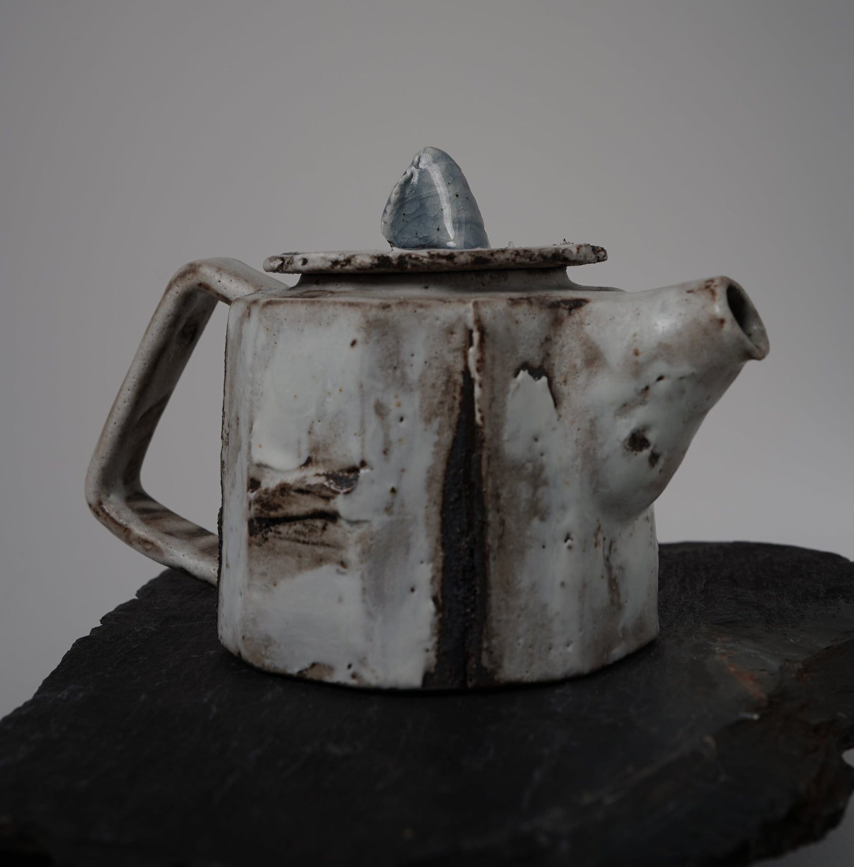 Ice peak tea pot white